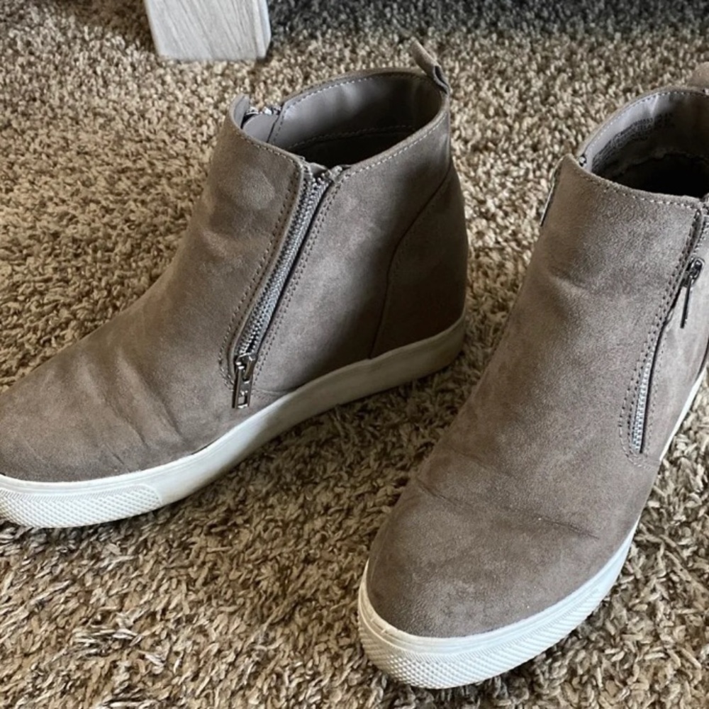Wedge sneakers